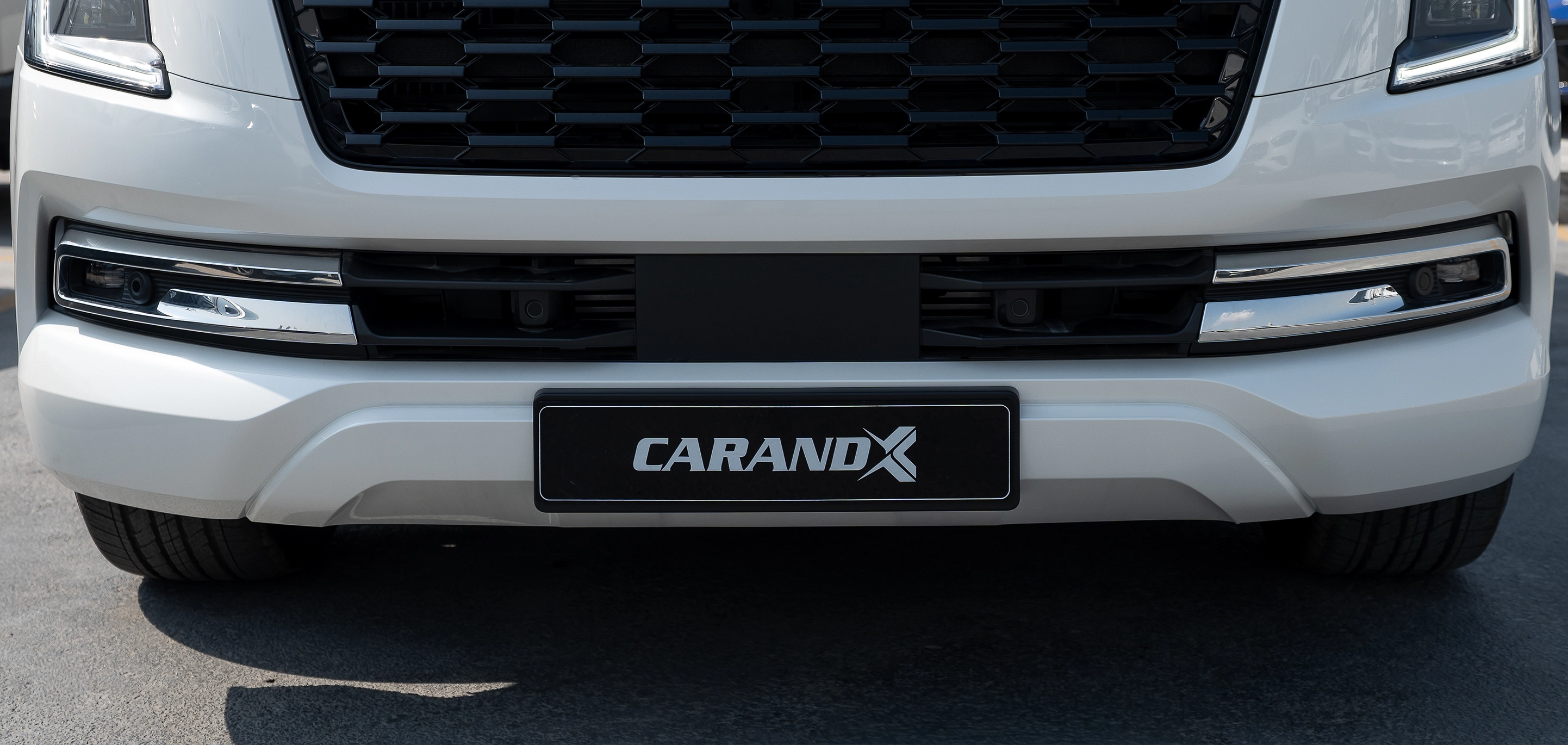 DISTINCTIVE FRONT BUMPER