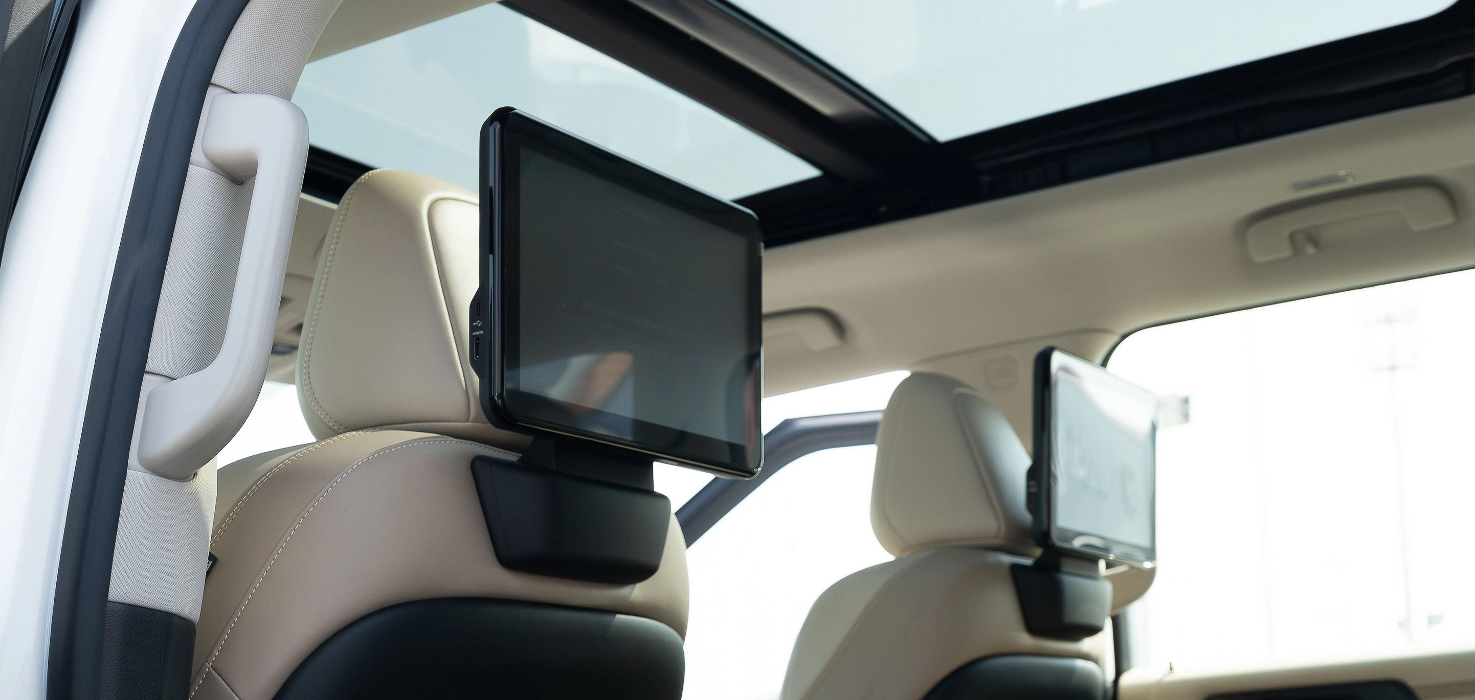 12.8” REAR ENTERTAINMENT SCREENS
